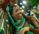 Iza canta e samba no minidesfile da Imperatriz no Dia Nacional do Samba
