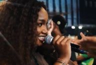 Iza puxa samba da Imperatriz em ensaio da escola; assista