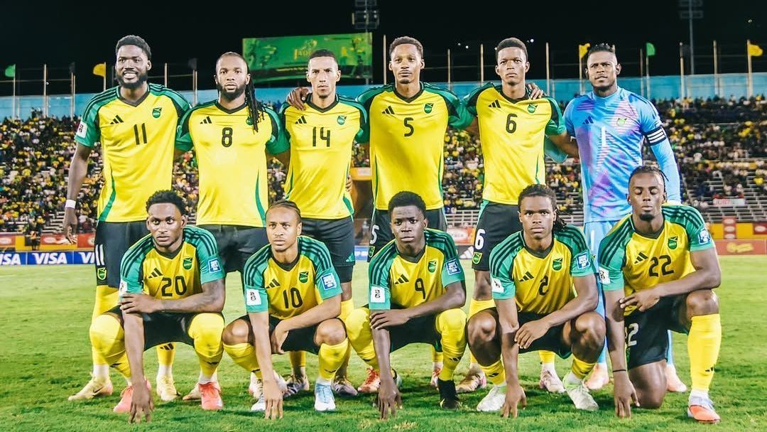 Equipe da Jamaica antes de partida pelas Eliminatórias da América do Norte e Central para a Copa do Mundo de 2026
