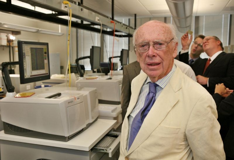 James Watson, co-descobridor da dupla hélice do DNA, em laboratório nos EUA em maio de 2007
