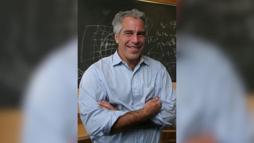 Epstein diz "ter dado" jovem namorada a Trump nos anos 90 | CNN Brasil