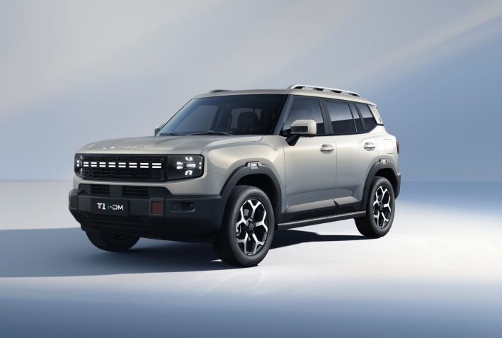 Jetour T1 tem porte grande com 4,70 metros de comprimento • Divulgação