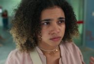 "Três Graças": Joélly vende bebê por remédio para salvar a avó