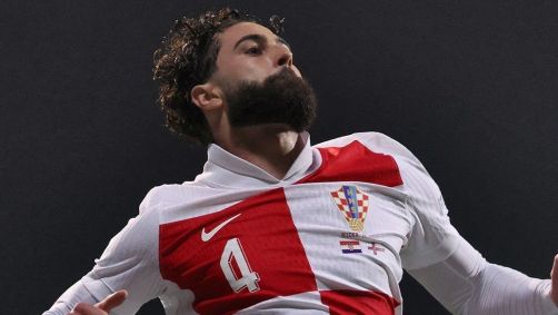 Josko Gvardiol, zagueiro da Croácia, celebrando seu gol contra Ilhas Faroe, pelas Eliminatórias da Europa à Copa do Mundo de 2026