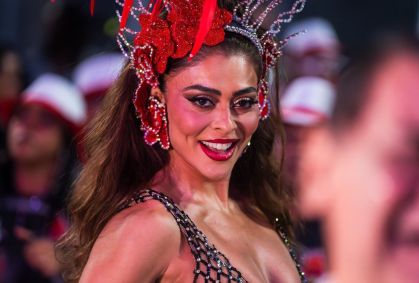 Juliana Paes e mais sambam nos minidesfiles do Dia Nacional do Samba; veja