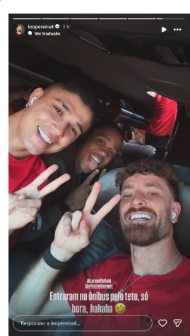 Léo Pereira registra invasão de ônibus durante AeroFla • Reprodução