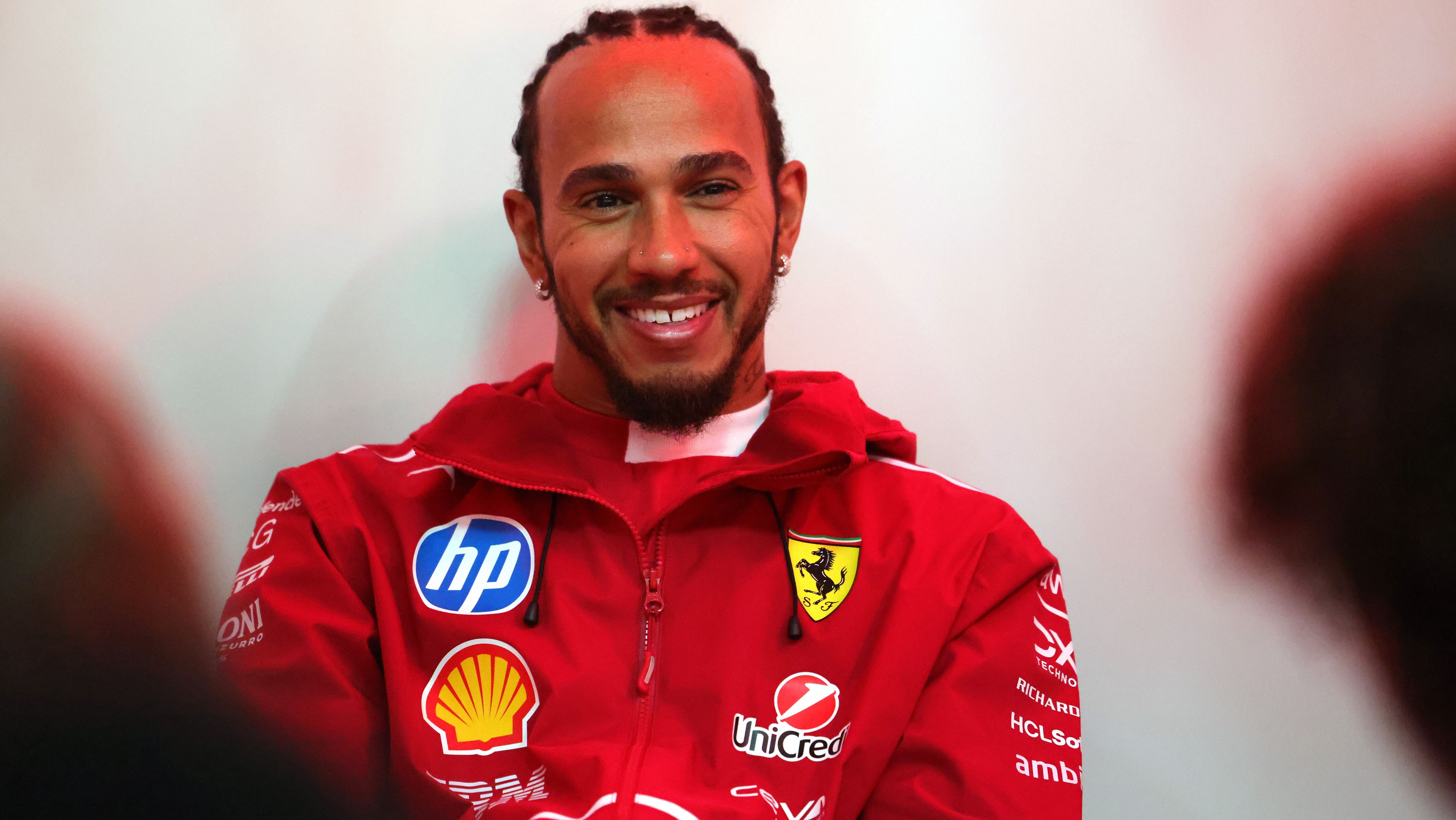 Lewis Hamilton conversa com imprensa e convidados no Autódromo de Interlagos, em São Paulo