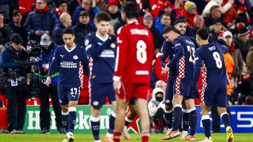 PSV goleou o Liverpool em Anfield Road