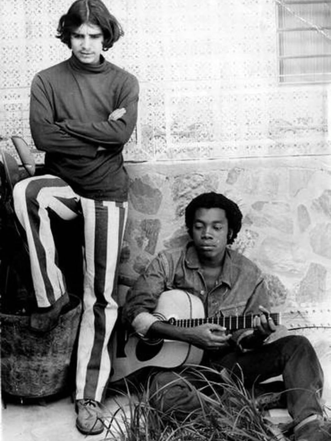Lô Broges e Milton Nascimento na juventude • Reprodução/Instagram