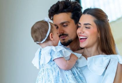 Luan Santana e Jade Magalhães comemoram 11 meses da filha, Serena