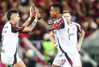 Flamengo aproveita expulsões, goleia o Sport e pressiona Palmeiras
