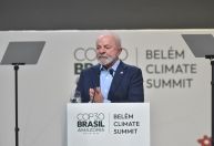 É mais barato cuidar do clima do que fazer guerra, diz Lula na COP30