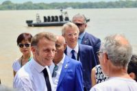 Macron visita projetos científicos e fala com Cacique Raoni antes de Cúpula