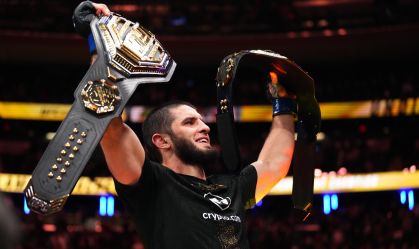 UFC: Makhachev iguala recorde de Anderson Silva após conquista de cinturão