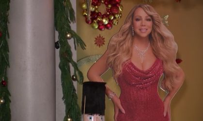 Mariah Carey espalha a magia do Natal em bares dos Estados Unidos