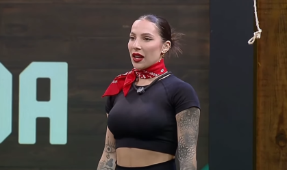 "A Fazenda": Martina Sanzi é expulsa após superbriga em festa