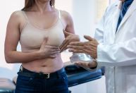 Mastopexia: o que é e quanto custa cirurgia que dá firmeza às mamas