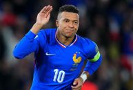 Mbappé marca duas vezes, França goleia a Ucrânia e garante vaga na Copa