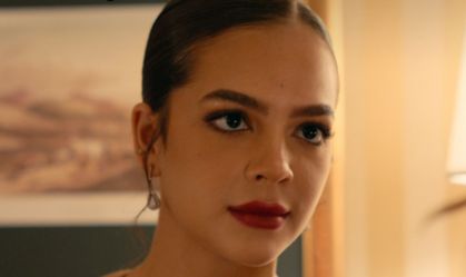 Batom de Mirna Guerra em "Os Donos do Jogo" custa menos de R$ 100; descubra