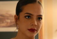 Batom de Mirna Guerra em "Os Donos do Jogo" custa menos de R$ 100; descubra