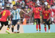 Messi é ovacionado, e Argentina vence Angola em amistoso em Luanda