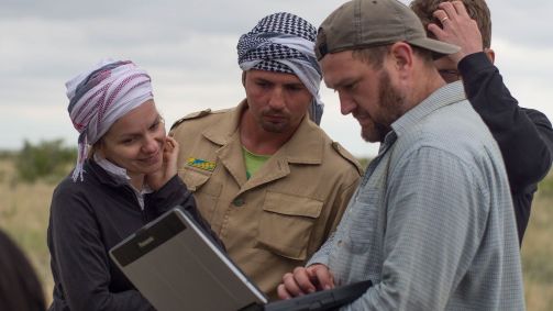 Miljana Radivojević e seus colegas discutem sua pesquisa sobre um assentamento da Idade do Bronze chamado Semiyarka