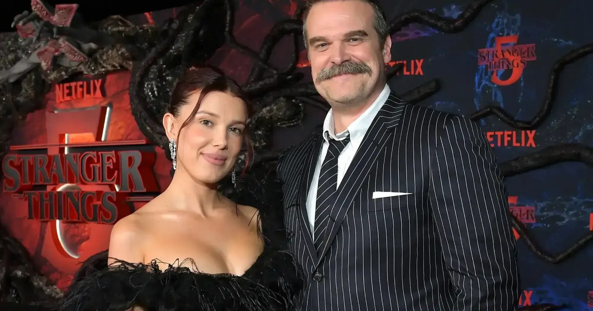 Millie Bobby Brown fala de relação com David Harbour após boatos de assédio