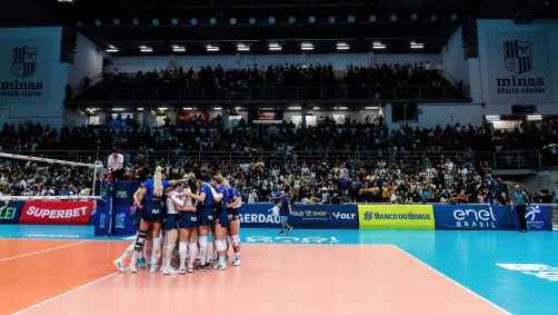 Equipe do Minas após o jogo contra o Fluminense pela Superliga na Arena UniBH