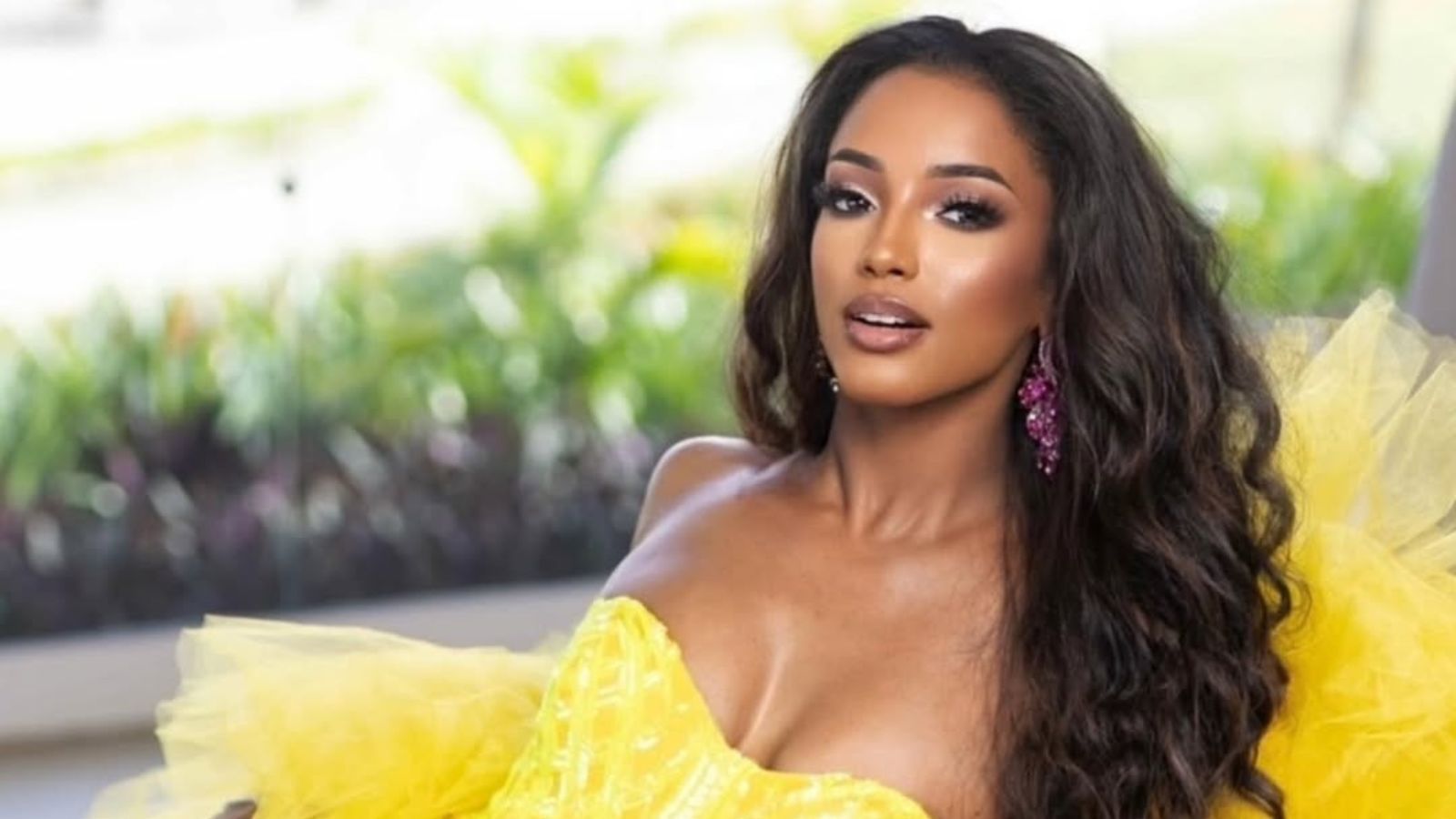 Gabrielly Henry sofreu uma queda durante um desfile preliminar no Miss Universo 2025