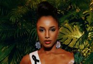 Miss Universo 2025: jamaicana sofre queda grave e deixa desfile em maca