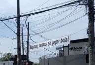 Neymar é alvo de protesto em frente ao CT do Santos: "Vamos só jogar bola"