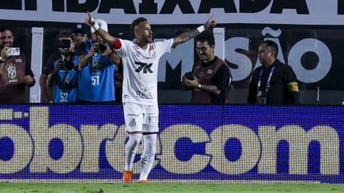 Neymar celebrando seu gol diante do Sport pelo Brasileirão