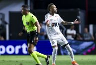 Neymar marca pelo segundo jogo consecutivo em Santos x Sport; veja