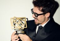 Nicolas Prattes é o 1º brasileiro a vencer prêmio internacional por novela