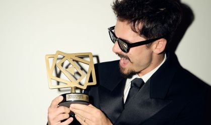 Nicolas Prattes é o 1º brasileiro a vencer prêmio internacional por novela