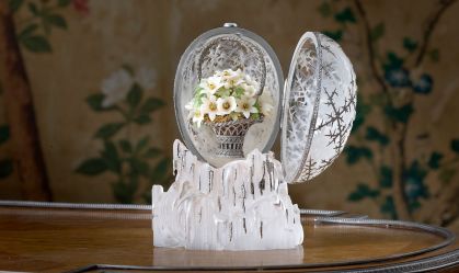 Ovo de Páscoa de diamantes bate recorde e é arrematado por US$ 30 milhões