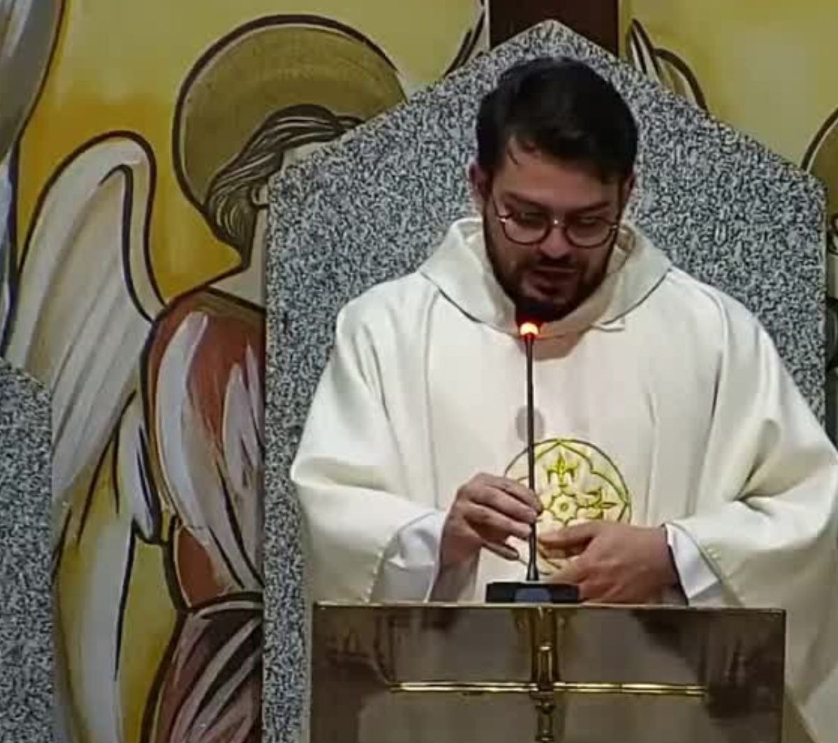 Padre explica “leilão” de cueca por R$ 3 mil em Tocantins | CNN Brasil