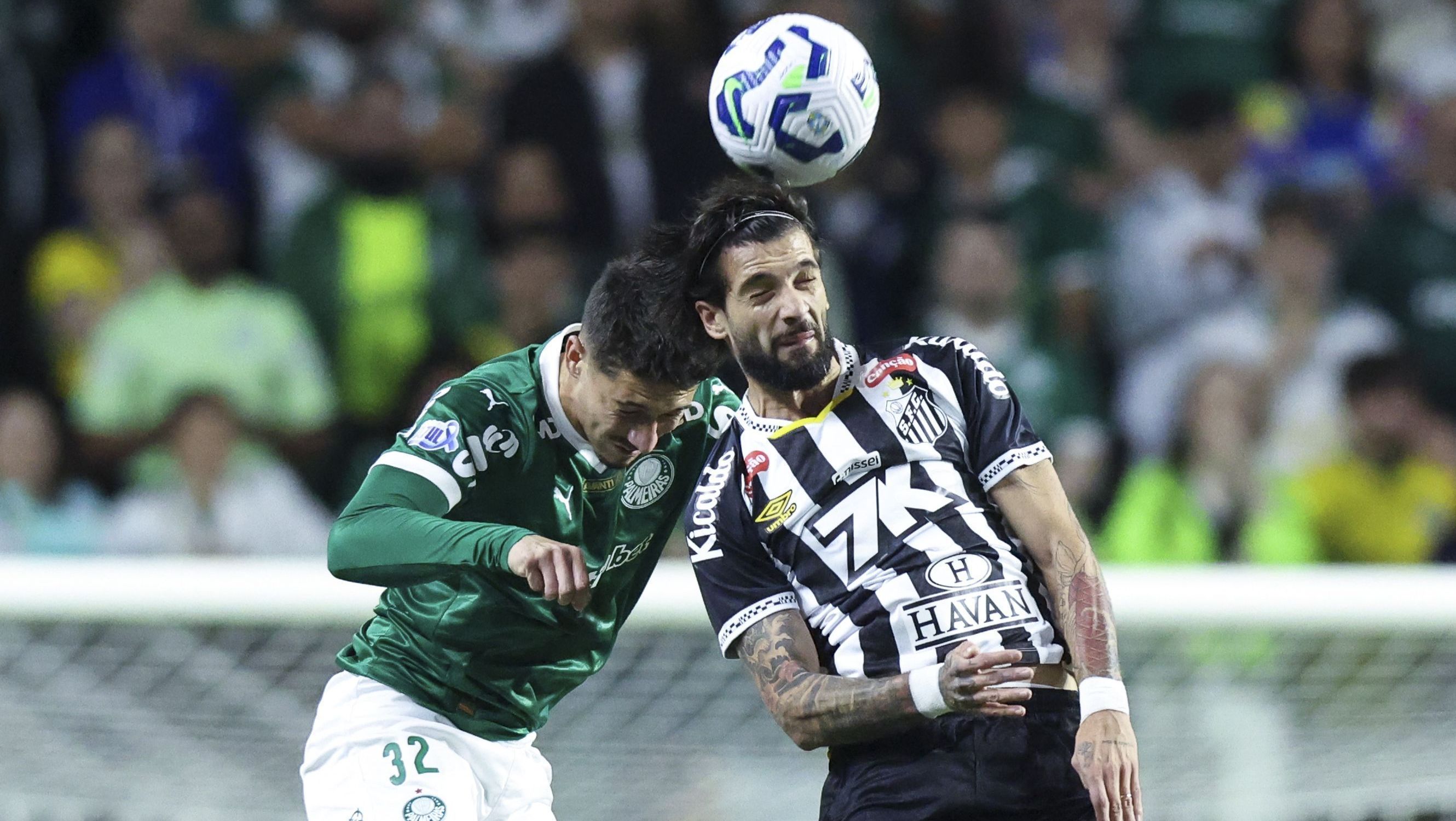 Lance de Palmeiras x Santos pelo Brasileirão