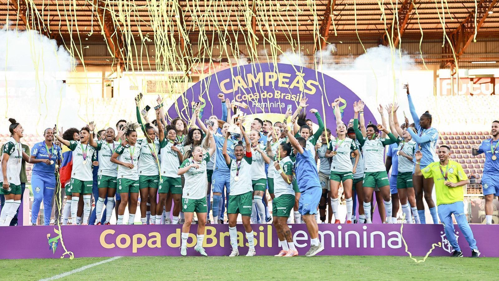Palmeiras comemorando o título da Copa do Brasil Feminina
