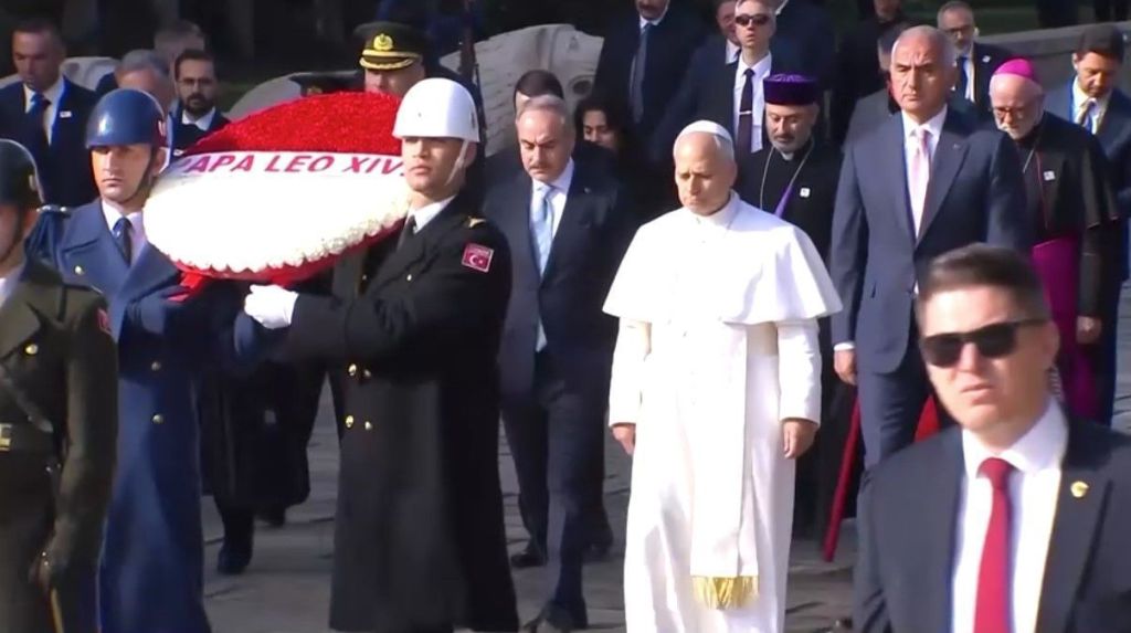 Papa Leão XIV a caminho do mausoléu de Ataturk, na Turquia