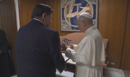 Papa Leão 14 e o governador de Illinois, JB Pritzker