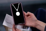 Como um pingente minúsculo gerou uma onda de ódio contra a IA em Nova York?