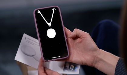 Como um pingente minúsculo gerou uma onda de ódio contra a IA em Nova York?