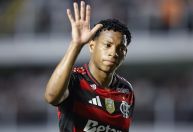 Plata, do Flamengo, é expulso pela terceira vez em dois meses; veja