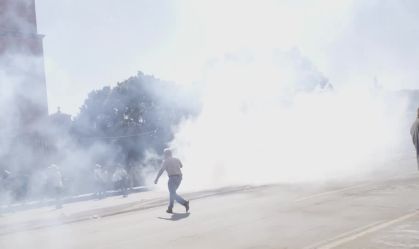 Após assassinato de prefeito, população protesta por segurança no México