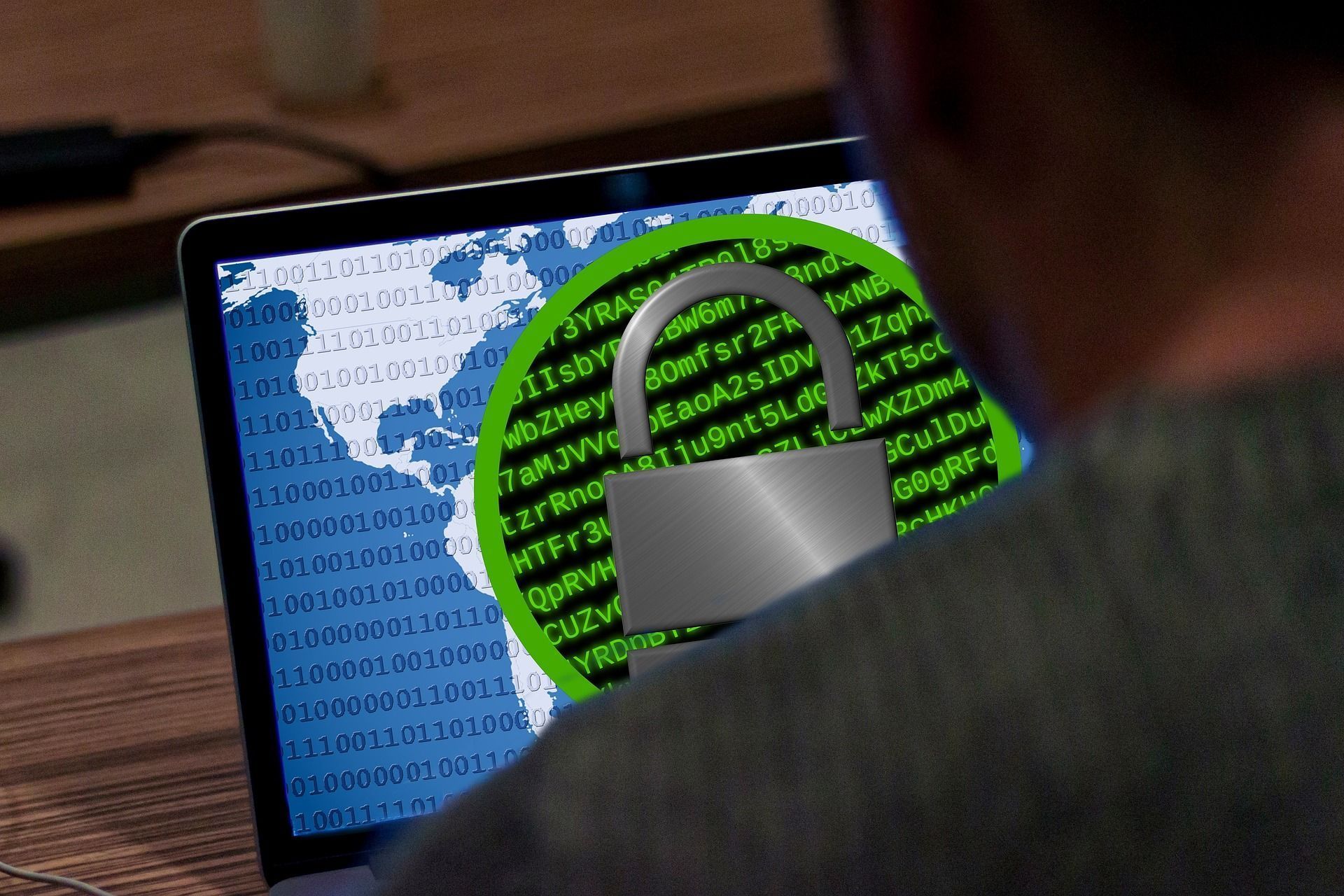 remover-virus-malware-no-computador-tela-com-cadeado-digital-simbolizando-protecao-contra-ransomware-e-ataque-cibernetico-em-notebook