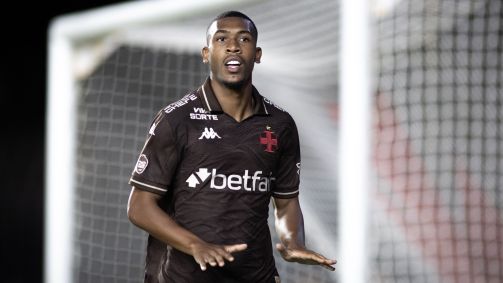 Rayan comemora gol contra o Juventude