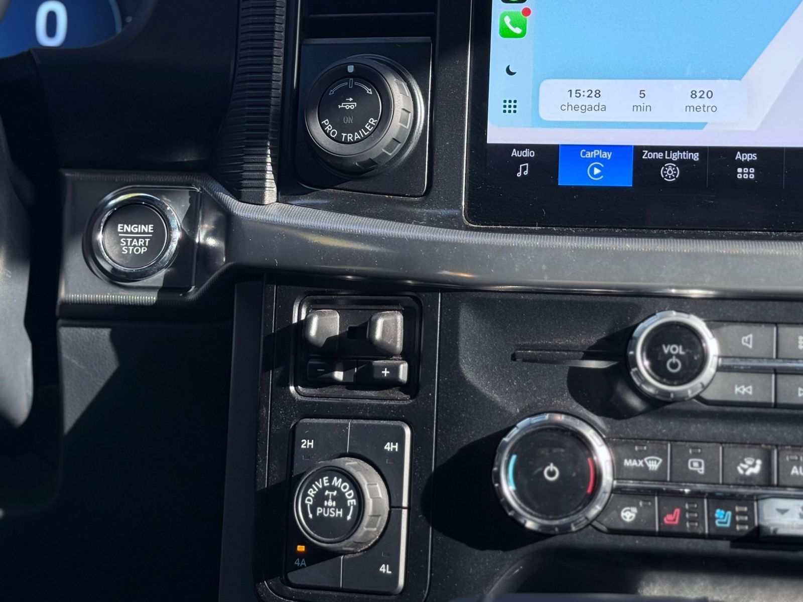 Modos de condução e tração da Ford F-150 • Rodrigo Barros/CNN Brasil