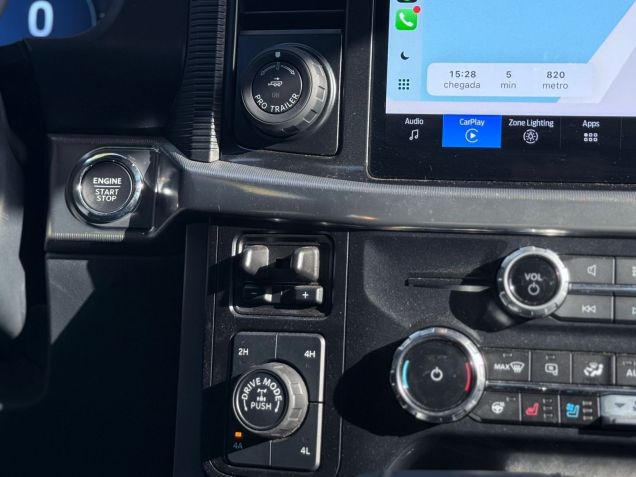 Modos de condução e tração da Ford F-150 • Rodrigo Barros/CNN Brasil