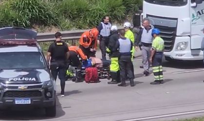 Carreta no Rodoanel: motorista está em casa e passa bem, diz empresa
